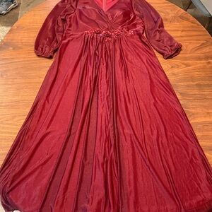 Woman's Plus Size Elegant Burgundy Evening Gown 1XL
